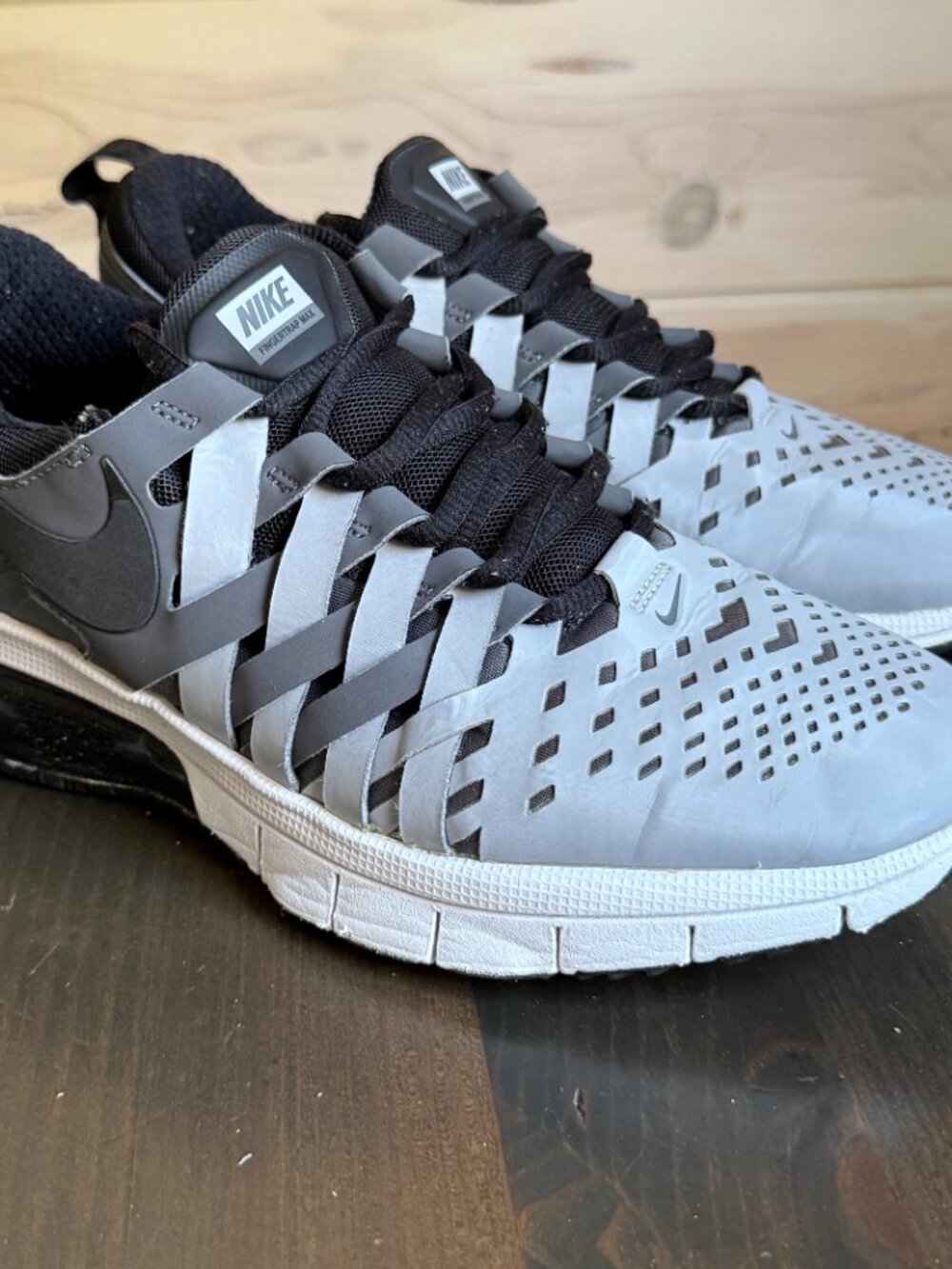 Nike Fingertrap Max Men's Size 8 Running Shoes Black/Grey/Black/White